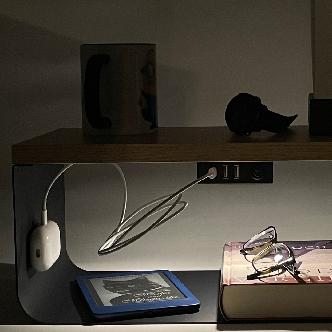 SIS | Mesa Cabeceira Suspensa Smart |3 portas USB | Luz Led Suave
