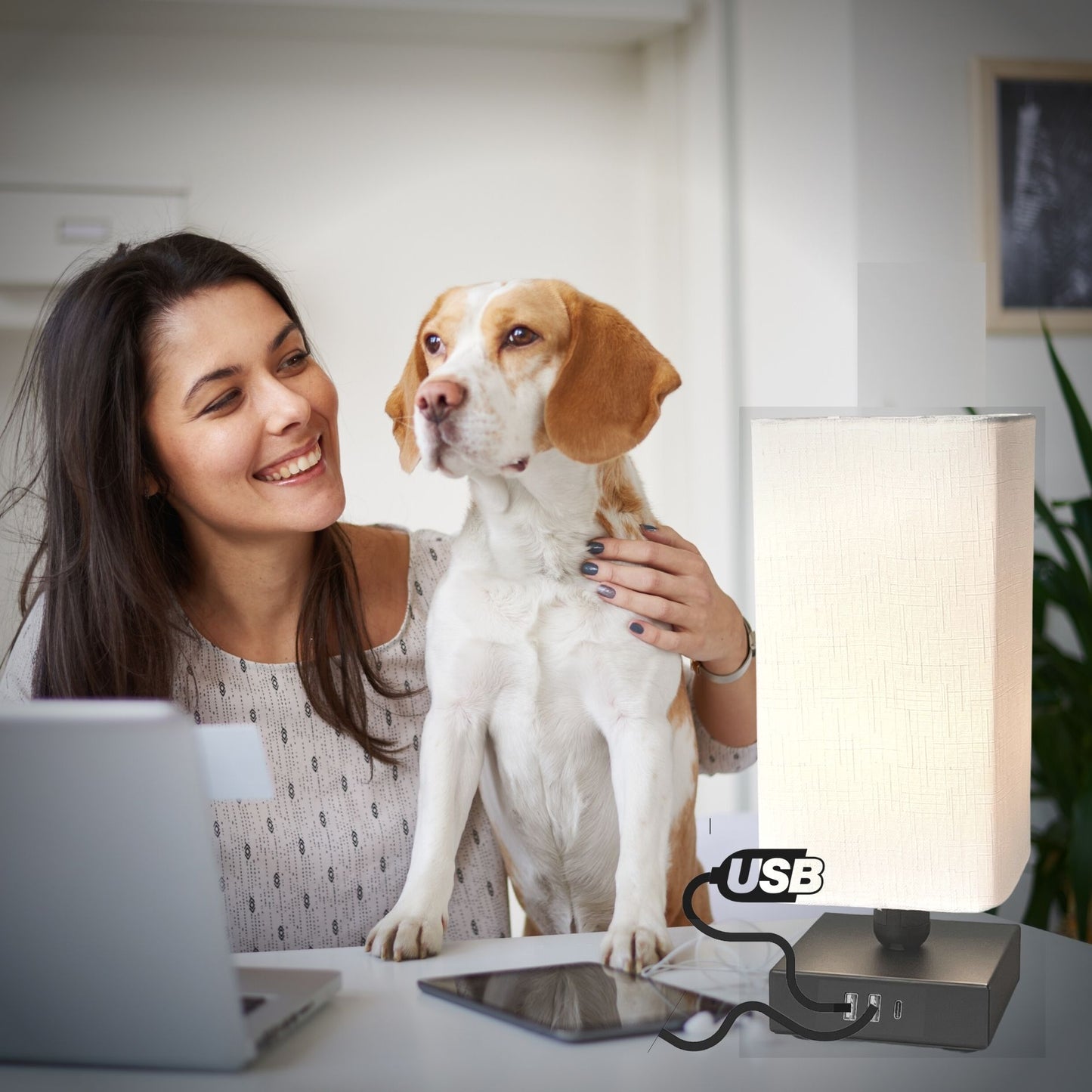 Abajur TRIO USB | 3 portas rápidas | 2A + 1 tipo C | Tomada incluída